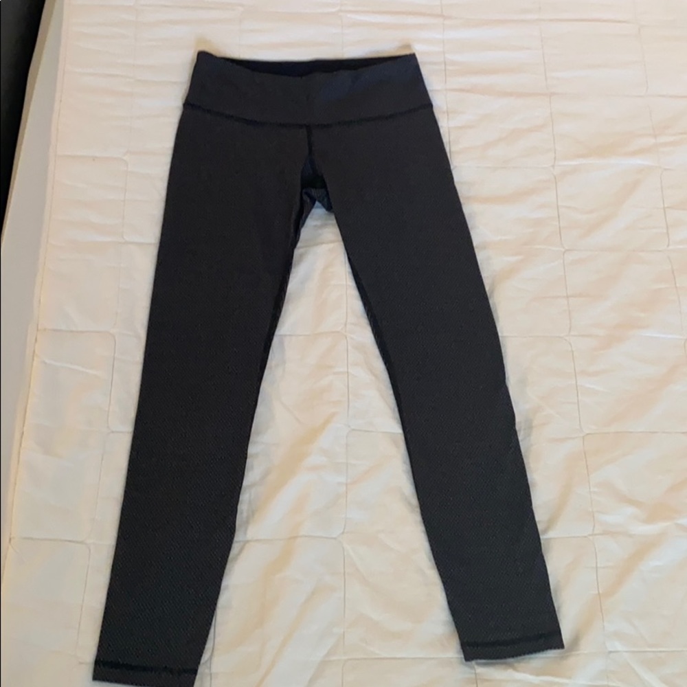 Great pair LULULEMON leggings diamond pattern 4